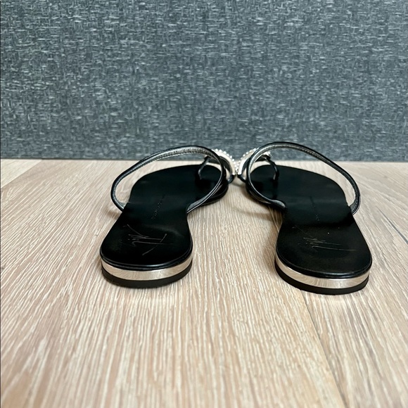 Vintage Giuseppe Zanotti Black Leather and Crystal Toe detail. Size 35 - Picture 4 of 11